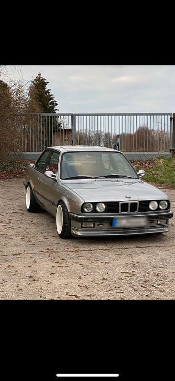 Silber Gebraucht 1987 BMW 320 Coupé | 19.900 € - Bild 1/4