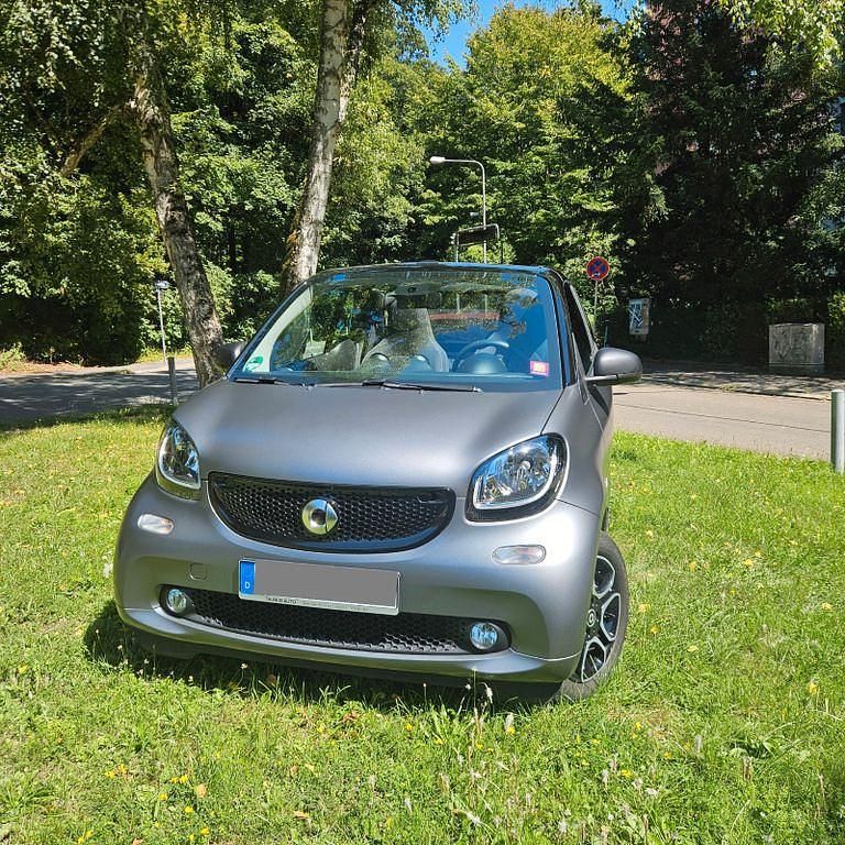 Grau Gebraucht 2018 Smart ForTwo Cabrio Passion Cabrio | 16.000 € (Guter Preis) - Bild 1/4