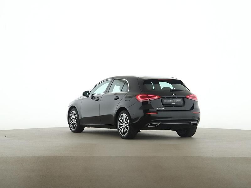 Gebraucht Mercedes A250 Progressive 160 PS (117 kW) 2022 Schwarz Limousine