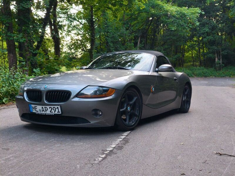 Grau Gebraucht 2003 BMW Z4 Performance Cabrio | 8.995 € (Superpreis) - Bild 1/4