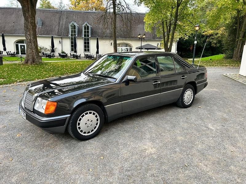 Schwarz Gebraucht 1991 Mercedes 300 Limousine | 10.990 € - Bild 1/4