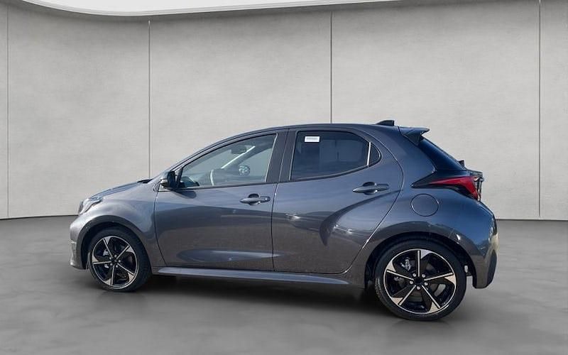 Neu Toyota Yaris Hybrid Style 131 PS (96 kW) 2025 Grau Limousine