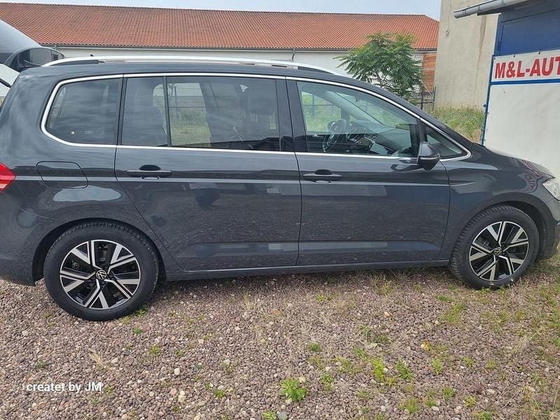 Gebraucht VW Touran Highline 150 PS (110 kW) 2021 Grau Van / Kleinbus