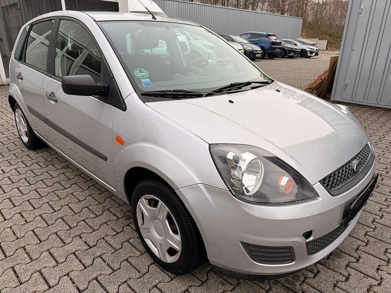 Gebraucht Ford Fiesta Ambiente 75 PS (55 kW) 2008 Silber Kleinwagen