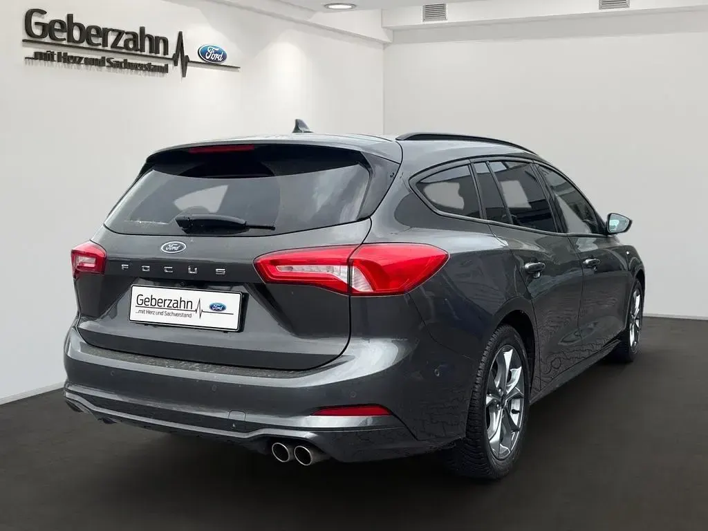 Używany Ford Focus ST-Line 150 KM (110 kW) 2021 Szary Sedan/Limuzyna