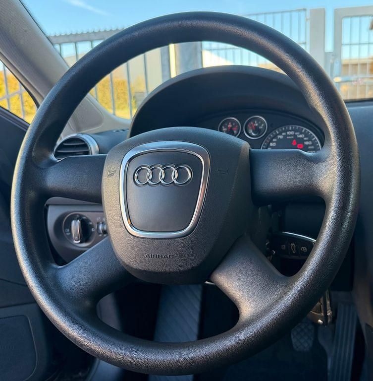 Gebraucht Audi A3 Attraction 102 PS (75 kW) 2010 Schwarz Kleinwagen