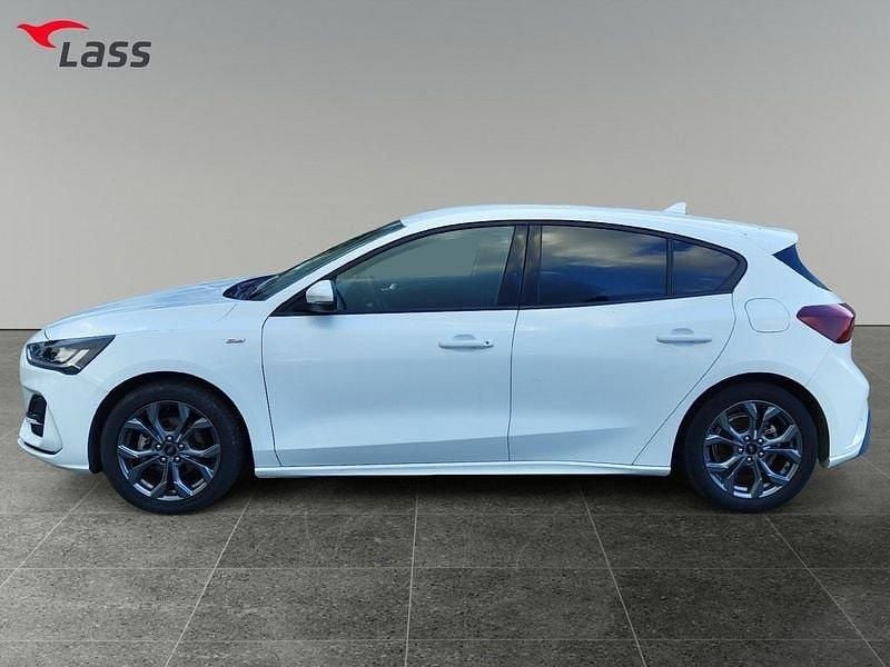 Gebraucht Ford Focus ST-Line X 125 PS (91 kW) 2023 Frost weiss Limousine