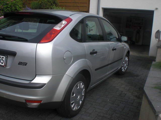Używany Ford Focus 109 KM (80 kW) 2006 Srebrny Sedan/Limuzyna