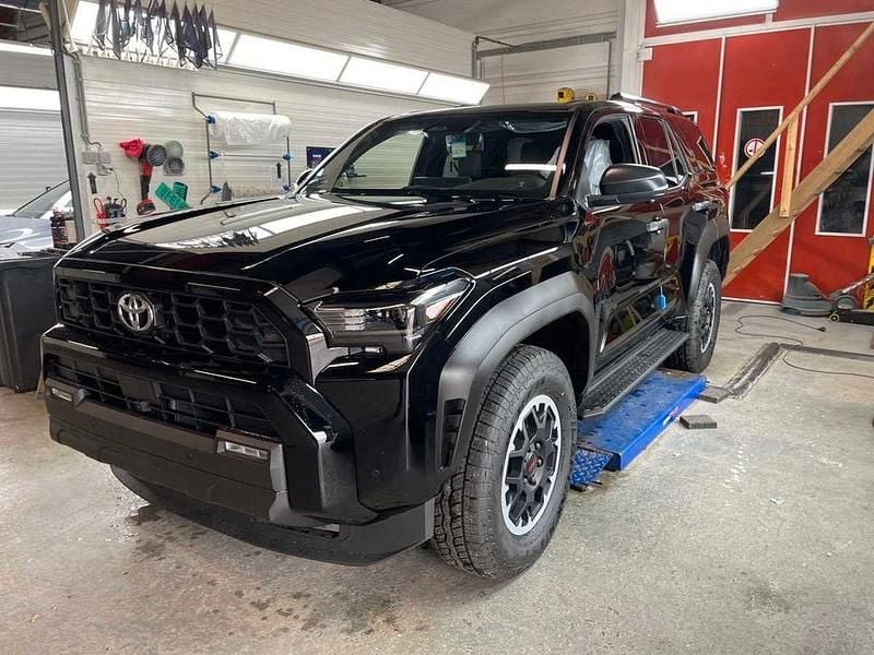 Schwarz Neu 2025 Toyota 4 Runner SUV | 77.960 € - Bild 1/4
