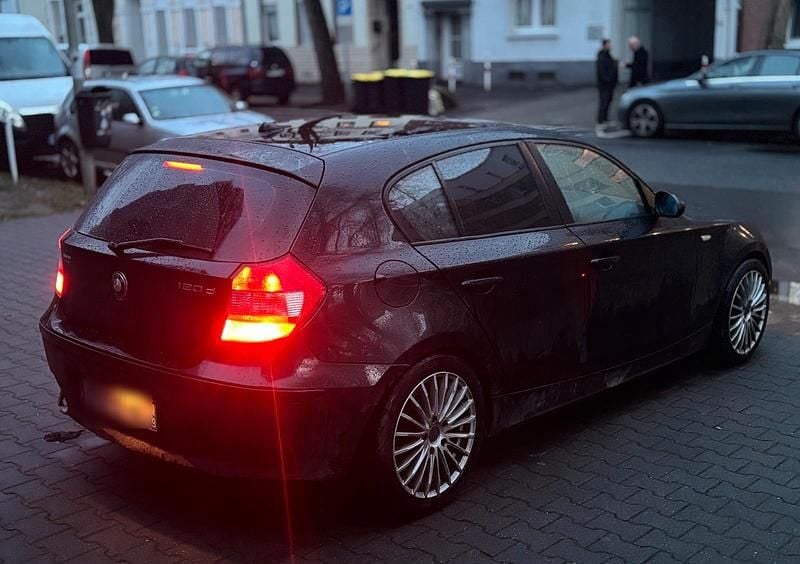 Gebraucht BMW 120 180 PS (132 kW) 2007 Schwarz Kleinwagen