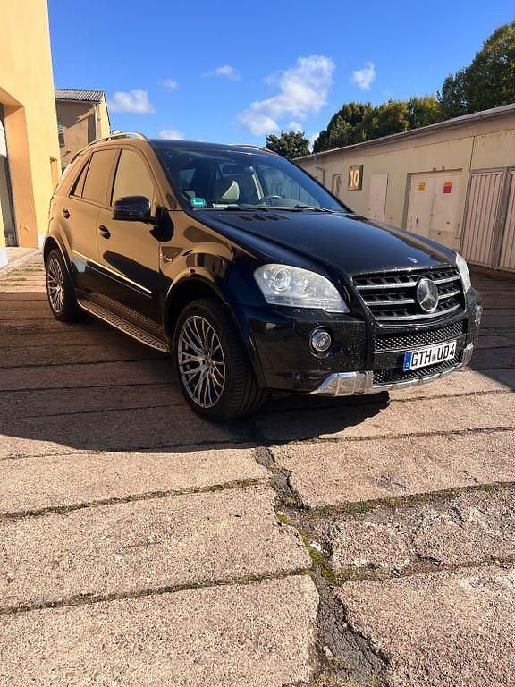 Schwarz Gebraucht 2009 Mercedes ML63 AMG AMG SUV | 17.990 € (Superpreis) - Bild 1/4