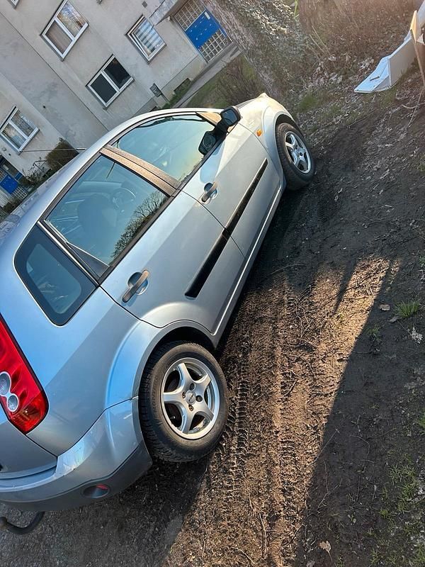 Gebraucht Ford Fiesta 80 PS (58 kW) 2022 Blau Kleinwagen