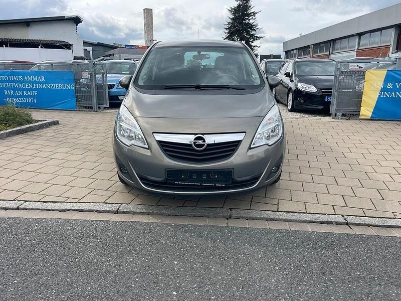 Braun Gebraucht 2011 Opel Meriva Design Edition Van / Kleinbus | 5.999 € (Fairer Preis) - Bild 1/4