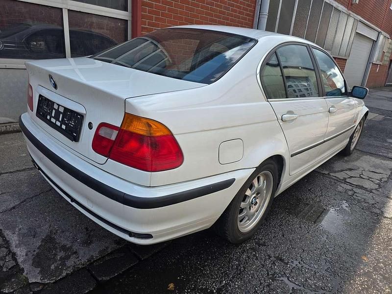 Gebraucht BMW 325 192 PS (141 kW) 2001 Alpinweiss 3 Limousine