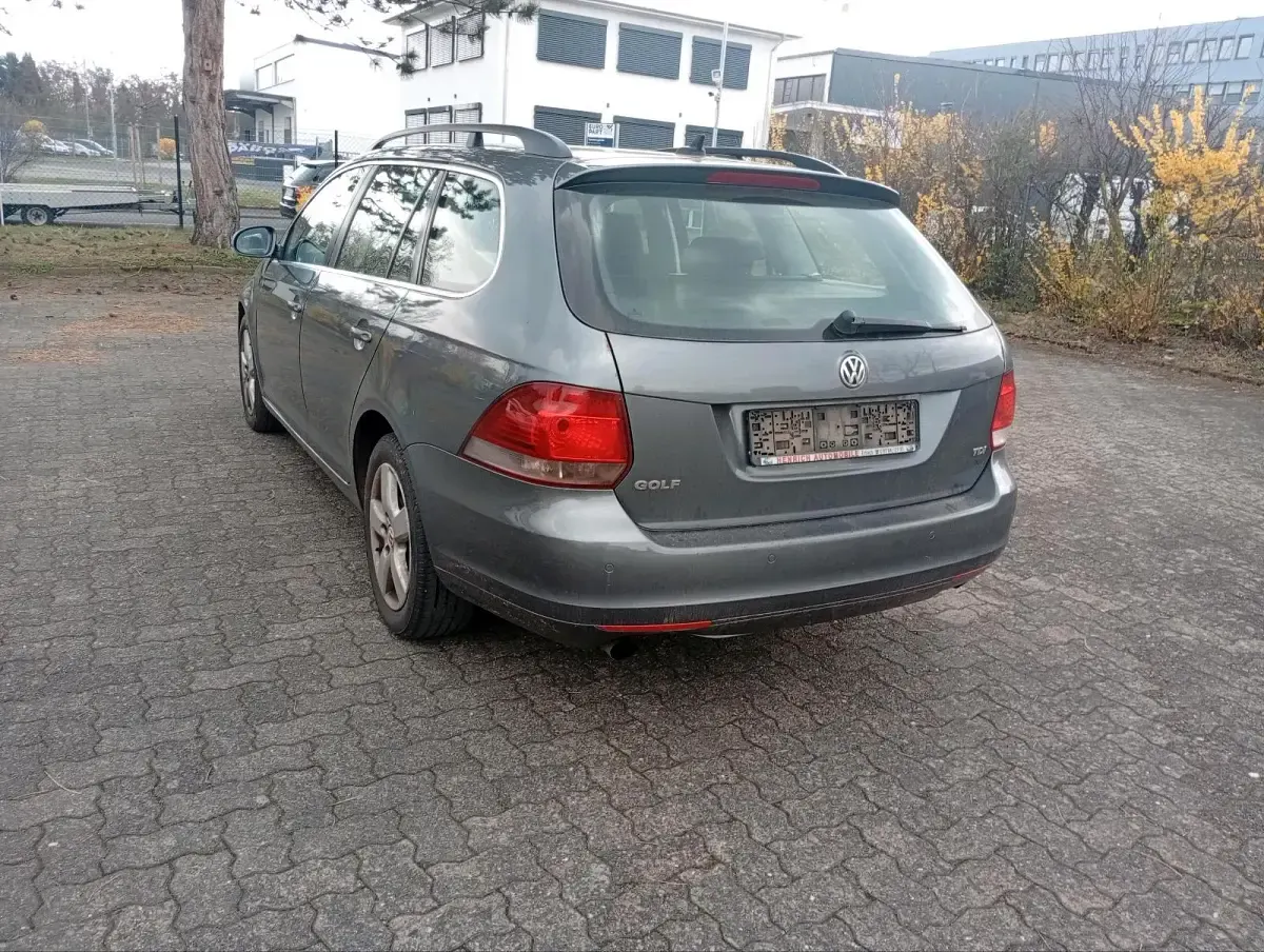 Gebraucht VW Golf VI 105 PS (77 kW) 2011 Grau Kleinwagen