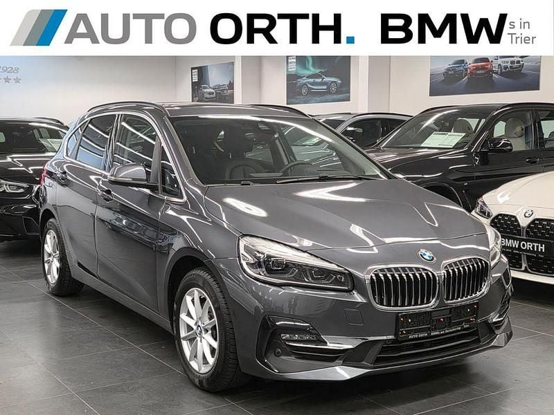 Grau Gebraucht 2020 BMW 218 Active Tourer Van / Kleinbus | 22.500 € (Teuer) - Bild 1/4