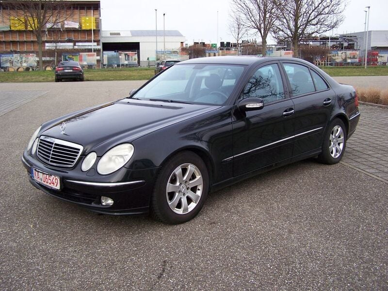 Gebraucht Mercedes E220 Avantgarde 150 PS (110 kW) 2004 Schwarz Limousine