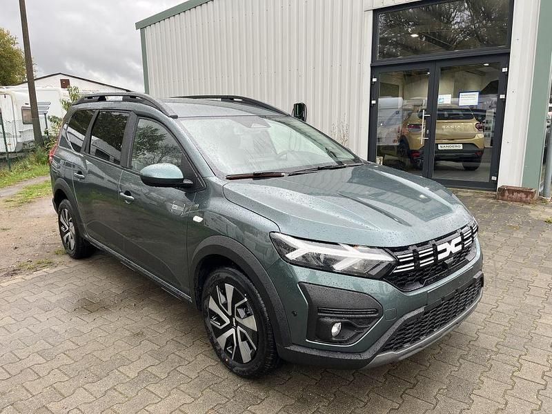 Neu Dacia Jogger Expression 91 PS (66 kW) 2025 Grün Van / Kleinbus