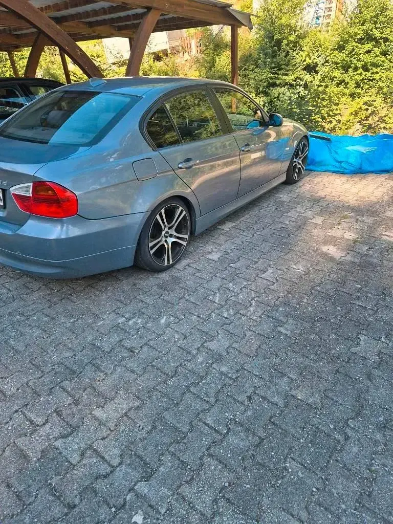 Gebraucht BMW 320 163 PS (119 kW) 2007 Silber Limousine
