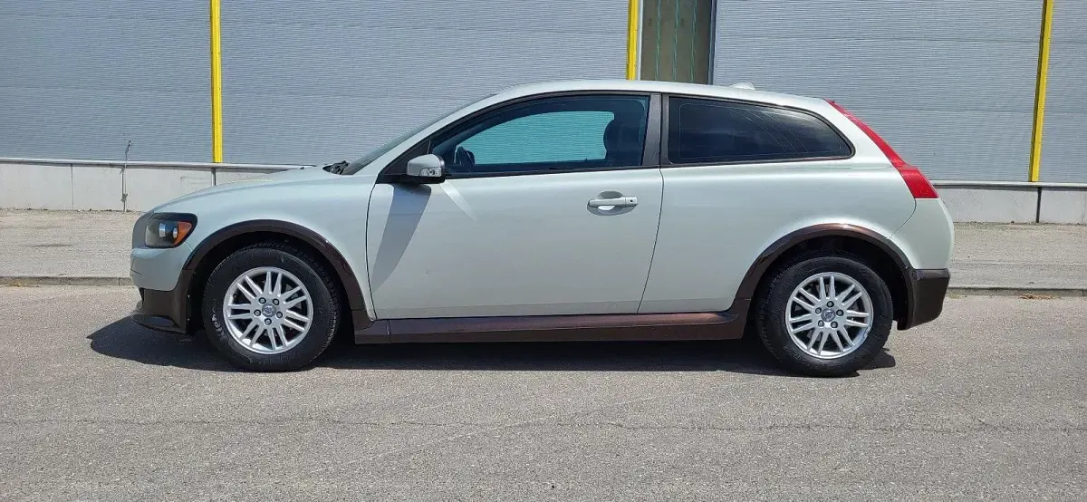 Usata Volvo C30 109 CV (80 kW) 2007 Bianco Utilitaria