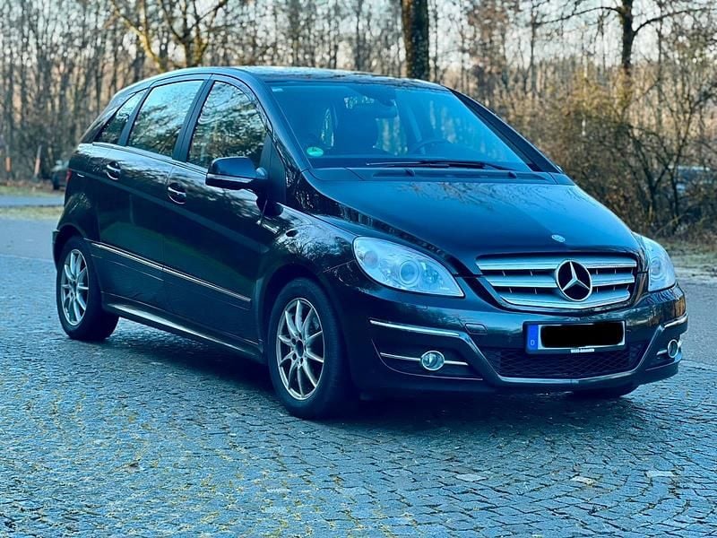 Gebraucht Mercedes E200 193 PS (141 kW) 2009 Schwarz Limousine