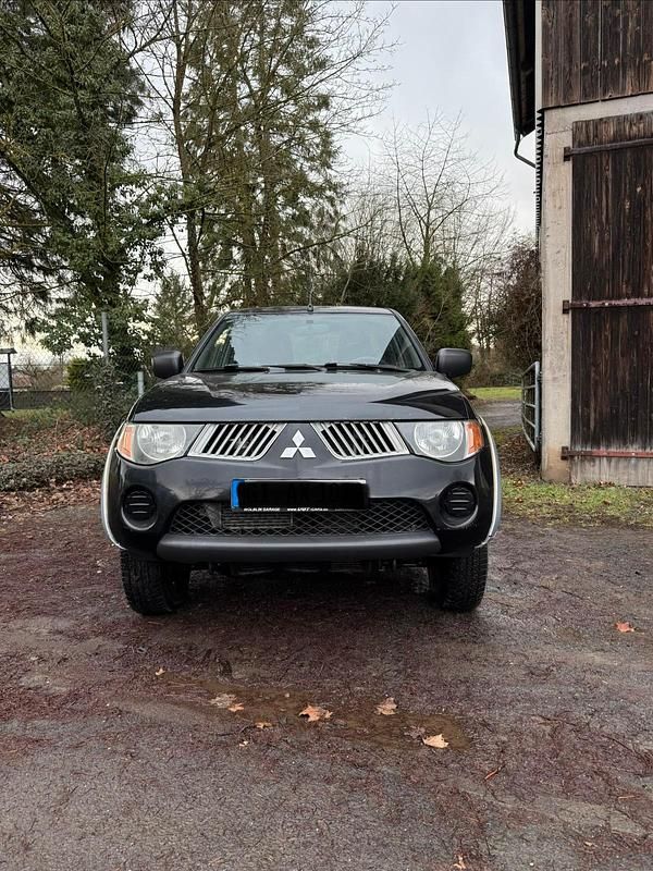 Gebraucht Mitsubishi L200 136 PS (100 kW) 2010 Schwarz Abholung