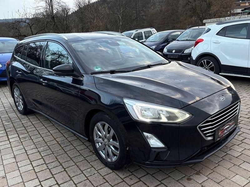 Gebraucht Ford Focus Cool & Connect 125 PS (91 kW) 2018 Schwarz Kombi