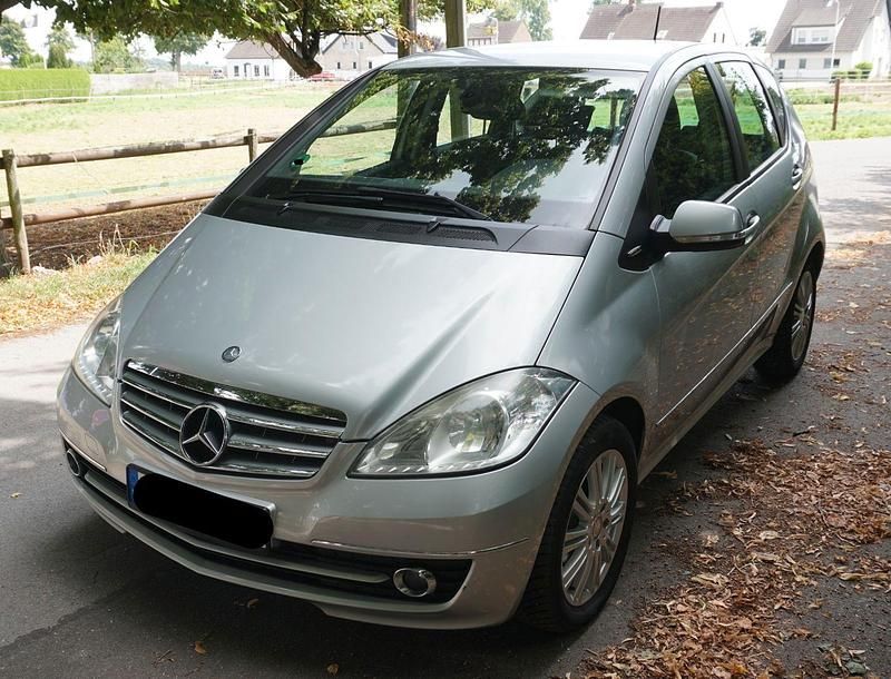 Grau Gebraucht 2009 Mercedes A160 Elegance Kleinwagen | 5.450 € (Guter Preis) - Bild 1/4
