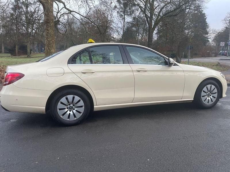 Gebraucht Mercedes E200 150 PS (110 kW) 2017 Beige Limousine