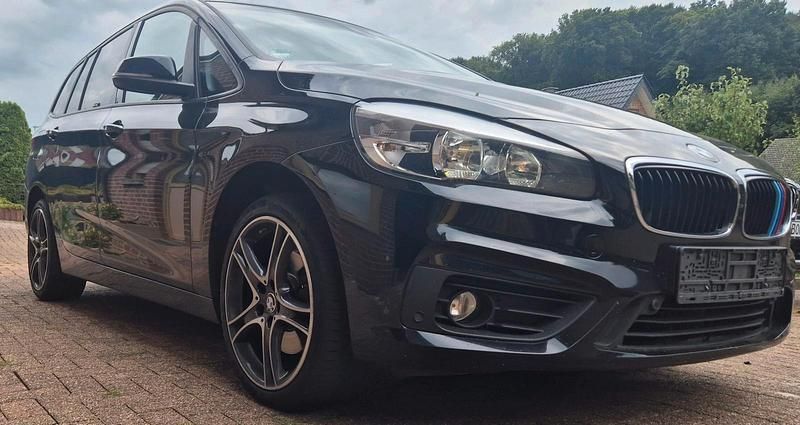 Schwarz Gebraucht 2017 BMW 218 Gran Tourer Van / Kleinbus | 8.750 € (Guter Preis) - Bild 1/4
