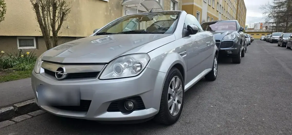 Gebraucht Opel Tigra Basis 90 PS (66 kW) 2007 Silber Cabrio