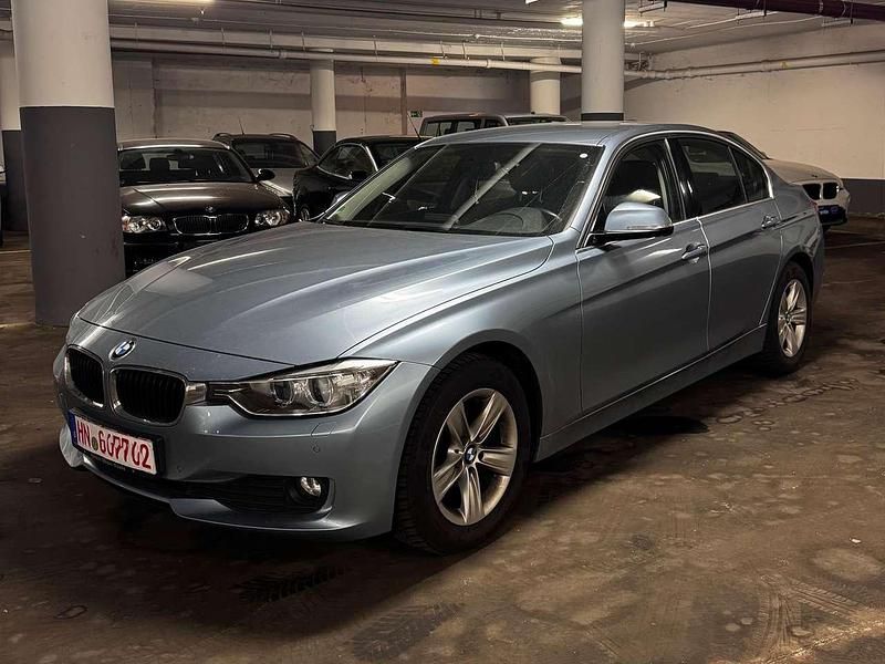 Blau Gebraucht 2012 BMW 316 Limousine | 13.490 € (Fairer Preis) - Bild 1/4