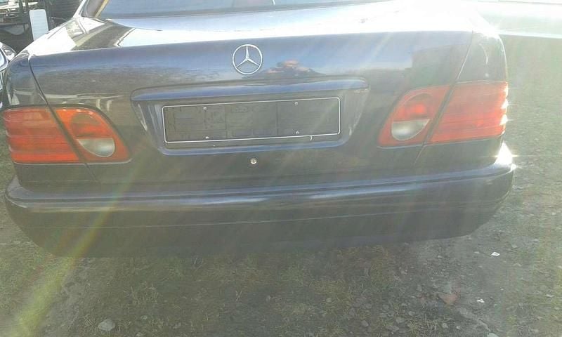 Gebraucht Mercedes E320 Elegance 220 PS (161 kW) 1998 Blau Limousine