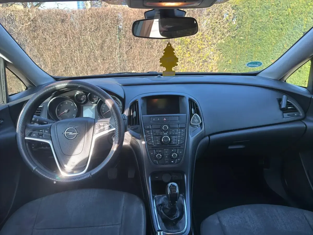 Gebraucht Opel Astra 110 PS (80 kW) 2011 Grau Kombi