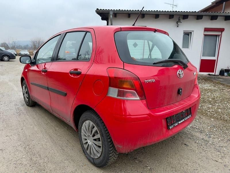Gebraucht Toyota Yaris 69 PS (50 kW) 2010 Rot Kleinwagen