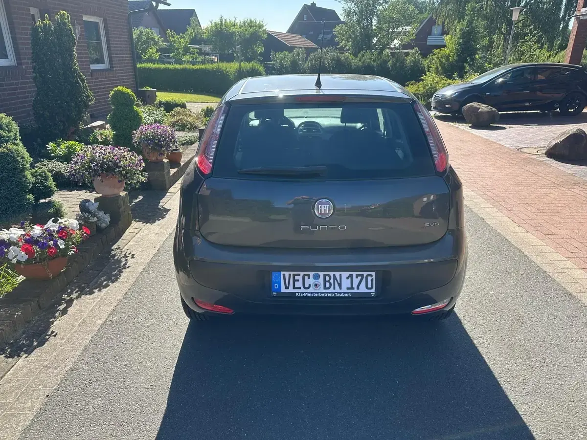 Gebraucht Fiat Punto Evo 77 PS (56 kW) 2012 Grau Kleinwagen