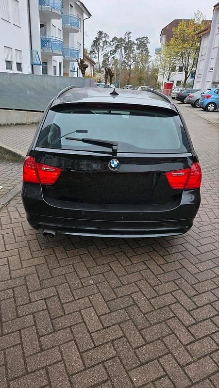 Gebraucht BMW 318 2011 Schwarz Kombi