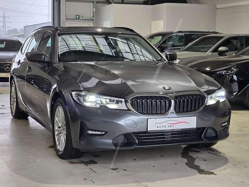 Mineralgrau metallic Gebraucht 2021 BMW 330e Sport Line Kombi | 27.300 € (Guter Preis) - Bild 1/4