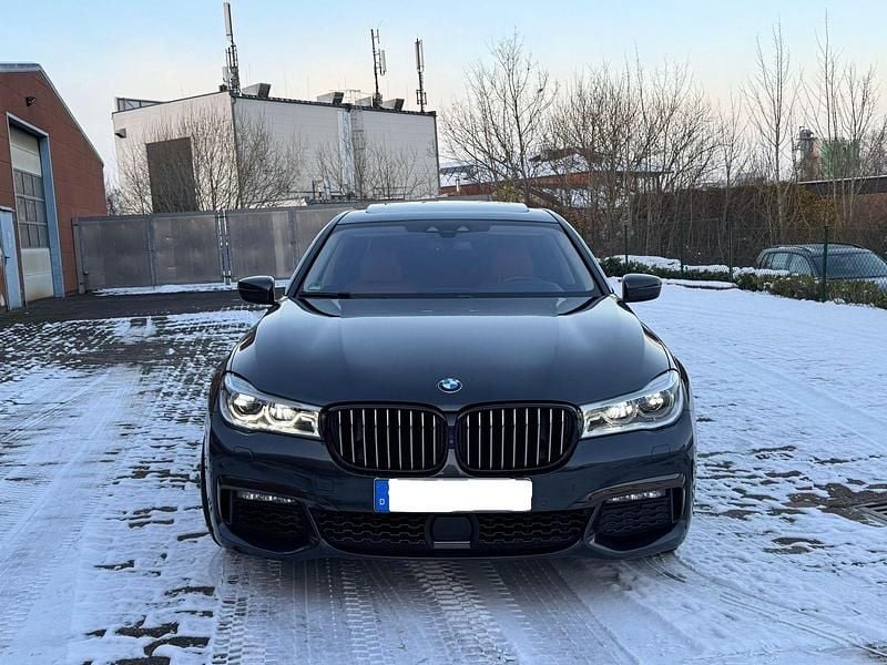 Gebraucht BMW 750 Shadowline 400 PS (294 kW) 2018 Grau Limousine