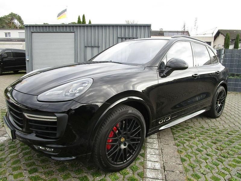 Schwarz Gebraucht 2017 Porsche Cayenne GTS SUV | 42.985 € (Fairer Preis) - Bild 1/4