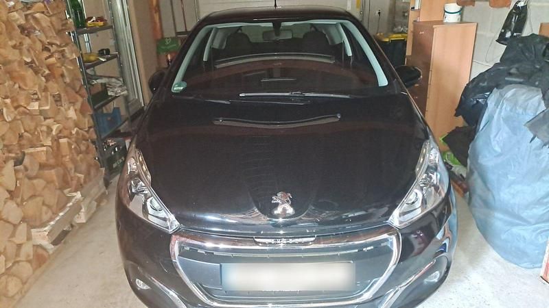 Schwarz Gebraucht 2017 Peugeot 208 Urban Move Kleinwagen | 6.800 € (Fairer Preis) - Bild 1/4