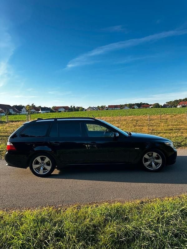 Schwarz Gebraucht 2009 BMW 530 Kombi | 3.800 € (Superpreis) - Bild 1/4