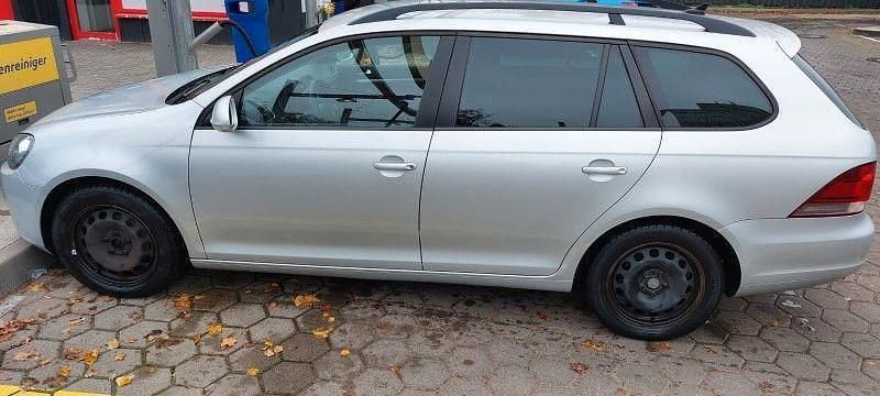 Gebraucht VW Golf VI Comfortline 105 PS (77 kW) 2010 Silber Kleinwagen