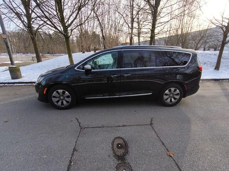 Gebraucht Chrysler Pacifica 264 PS (194 kW) 2017 Schwarz Van / Kleinbus