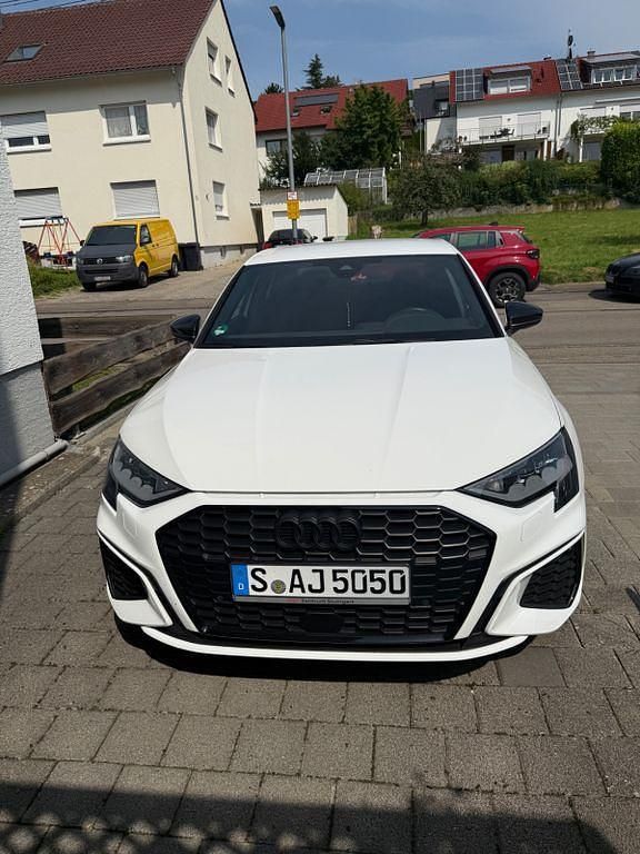 Weiß Gebraucht 2021 Audi A3 S-Line Limousine | 21.000 € (Etwas zu teuer) - Bild 1/4