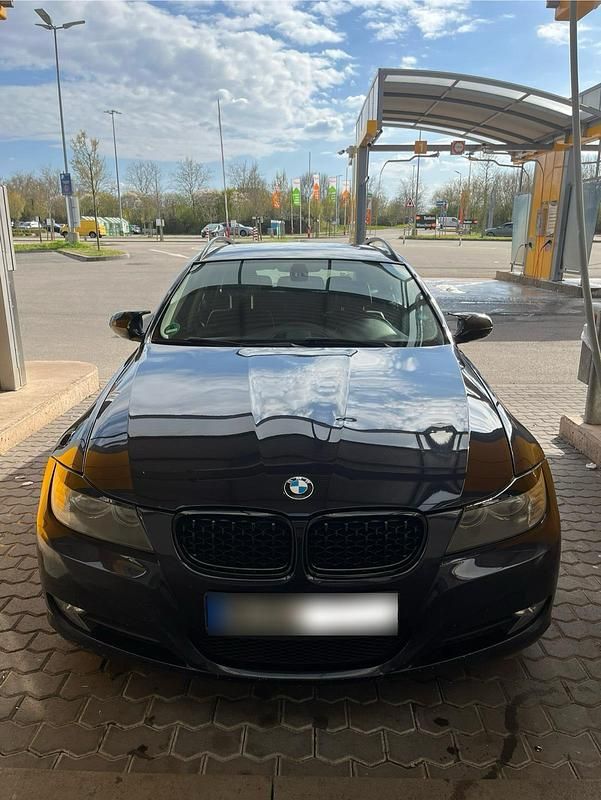 Gebraucht BMW 320 164 PS (120 kW) 2009 Blau Kombi
