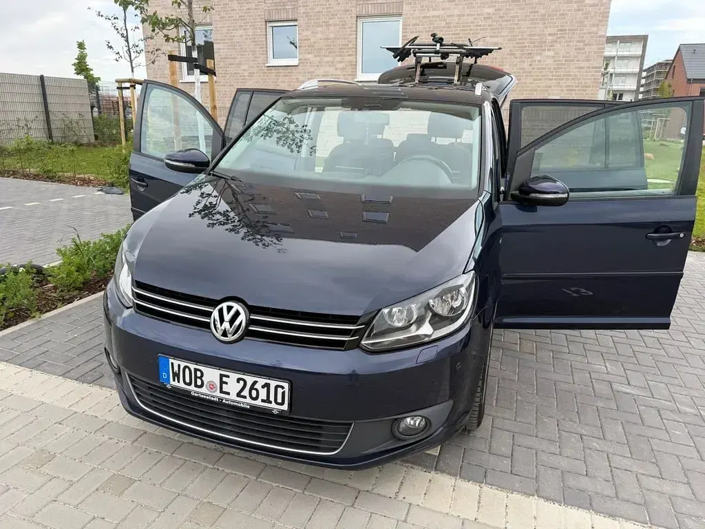 Gebraucht VW Touran Cup 140 PS (102 kW) 2014 Blau Van / Kleinbus