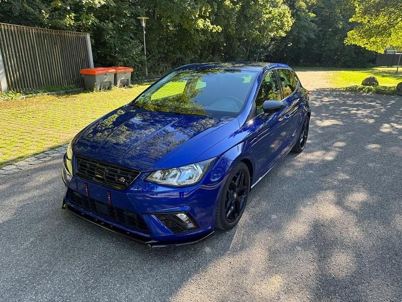 Blau Gebraucht 2019 Seat Ibiza FR Limousine | 14.000 € (Fairer Preis) - Bild 1/4
