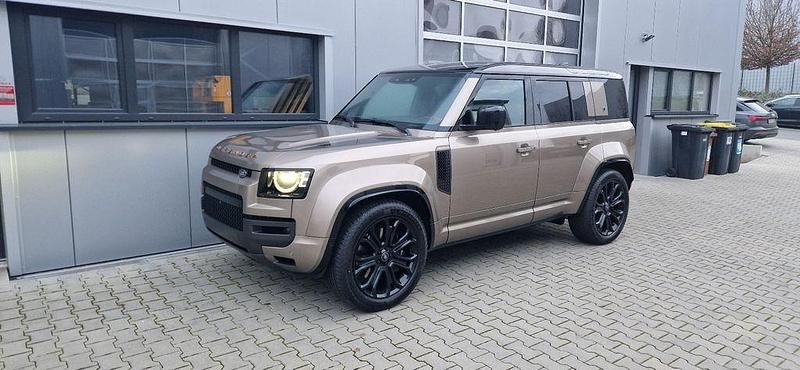 Neu Land Rover Defender 635 PS (467 kW) 2026 Gold SUV