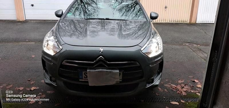 Grau Gebraucht 2012 Citroën DS5 Kleinwagen | 6.200 € (Guter Preis) - Bild 1/4